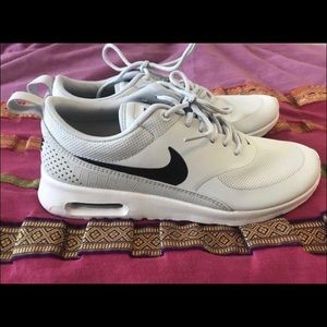 Nike Air Max Thea 7.5